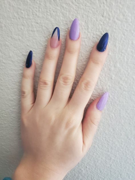 Lavender navy nails fingernails Navy And Lavender Nails, Purple And Navy Blue Nails, Purple And Navy Nails, Navy Purple Nails, Navy And Purple Nails, Lilac And Blue Nails, Engagement Nail Art, Navy Nail Art, Nails July