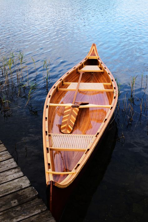 Canoes art... Wooden Kayak, Cedar Strip Canoe, Wood Canoe, Canoe Building, Wooden Canoe, Canoe Camping, Outrigger Canoe, Canoe Boat, Classic Wooden Boats