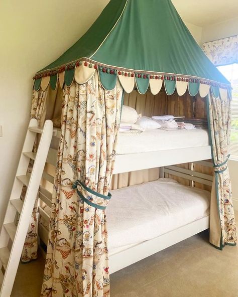 Twin canopy bed