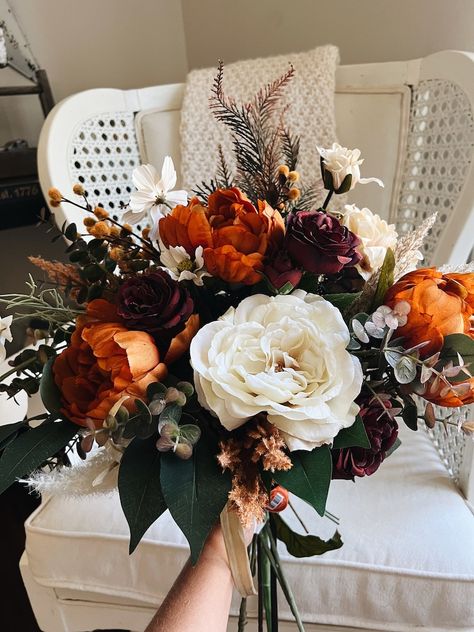 Boho Bridal Bouquet Fall Autumn Summer Terracotta Orange Rust - Etsy Rust And Sage Green Wedding, Bridal Bouquet Rustic, Silk Flower Wedding Bouquet, Roses And Peonies, Deco Champetre, Bridal Bouquet Fall, Rustic Boho Wedding, Sage Green Wedding, Braut Make-up