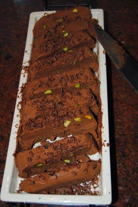 Pistachio Semifreddo, Semifreddo Recipe, Gordon Ramsay Recipe, Chocolate Pistachio, Dinner Party Desserts, Pistachios Nuts, Italian Desserts, Party Desserts, Ice Cream Maker