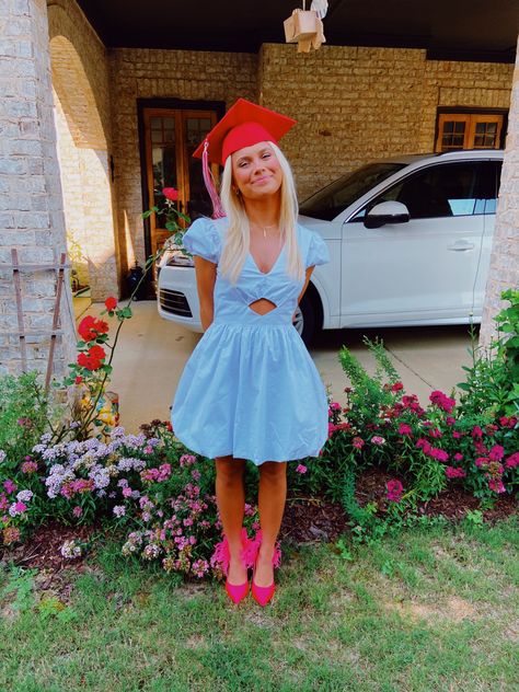 Preppy Senior Pictures, Dresses Preppy, Senior Ideas, Graduation Cap Decoration, Preppy Dresses, Senior Picture Outfits, Graduation Dresses, Cap And Gown, School Aesthetic