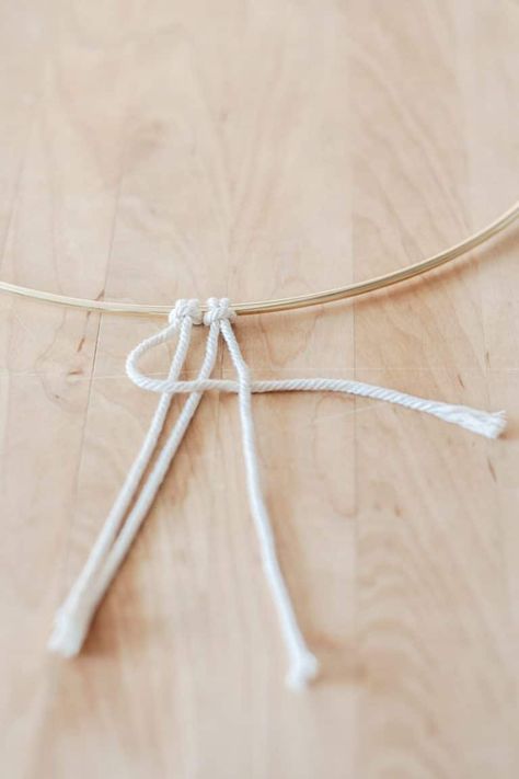 Learn the basic macrame knots with this step by step guide! Includes photos for every step and project ideas to get you started! Download and print a macrame pdf guide. #macrame #macramepdf #macrameknots #printables #macrameguide Macrame Knots Step By Step, Basic Macrame Knots, Basic Macrame, Diy Tapestry, Macrame Wall Hanging Tutorial, Macrame Plant Hanger Tutorial, Macrame Tutorials, Macrame Planter, Macrame Knots Tutorial