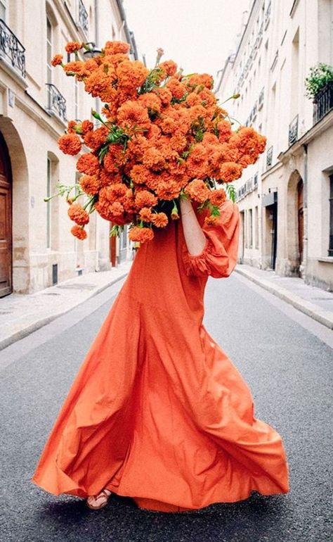 Flower Fashion Photoshoot, Florist Photoshoot, Fashion Shoot With Flowers, Giant Flower Photoshoot, Flower Photoshoot Editorial, Floral Shoot Fashion Editorials, Floral Fashion, Shades Of Orange, Henri Matisse