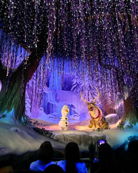 In a world of frozen ❄️⛄️ Experience the world's first and largest Frozen-themed land, the World of Frozen, at Hong Kong Disneyland. Book your tickets on Klook and use my code "JHESSA5OFF" for extra discounts 💗 #discoverhongkong #hongkongdisneylandresort #hongkongdisneyland #worldoffrozen #arendelle Hong Kong Disneyland Photography, Disneyland Hongkong Photography, Macau Photography, Disney Hong Kong, Disney Poses, Disneyland Photography, Disneyland World, Disneyland Christmas, Asia Trip