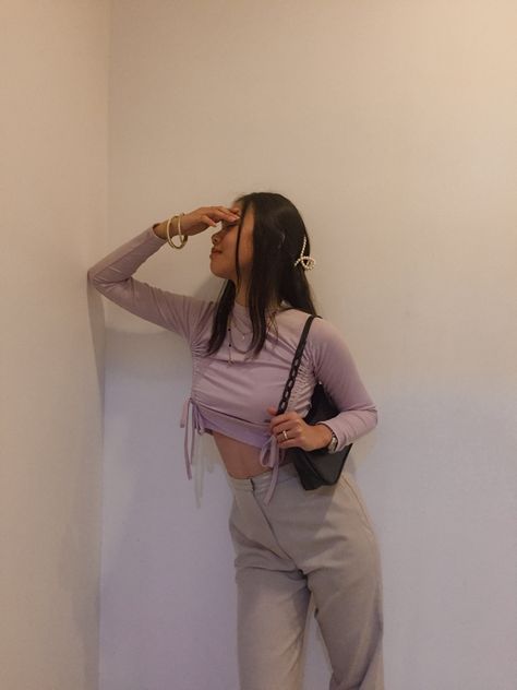 outfit: purple longsleeve top, trousers, heals, hand bag 💋 Purple Longsleeves Outfit, Wall Poses, Longsleeves Outfit, Shoot Ideas, Hand Bag, Ootd, Trousers, Handbags, Purple