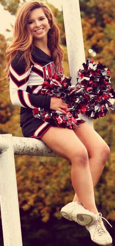 Goal post Cheerleader Senior Cheerleader, Cheer Photography, Cheerleading Photos, Cheers Photo, Cheer Picture Poses, Cheer Poses, Cheerleading Pictures, Cheer Coaches, Senior Pictures Boys