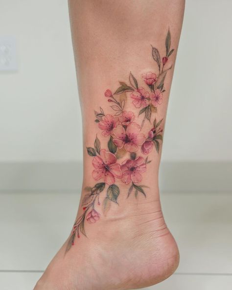 Tattoos Pulseras, Aster Flower Tattoos, White Flower Tattoos, Portrait Tattoo Sleeve, Blue Flower Tattoos, Japanese Tattoo Women, Hawaiian Flower Tattoos, Hibiscus Flower Tattoos, Flower Of Life Tattoo