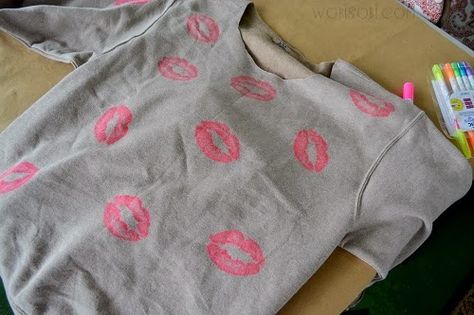 Lip Stencil, Sweatshirt Diy, Diy Fashion Accessories, Diy Sweatshirt, Heart Sweatshirt, Meme Design, Glitter Paint, Recycled Fashion, Marker Drawing