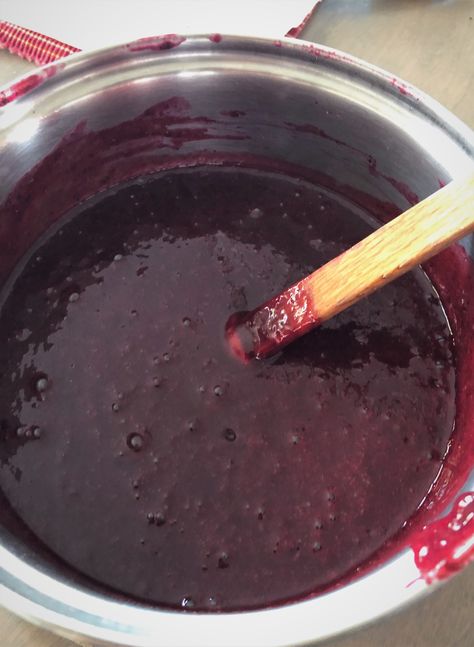 Blackberry Jelly Recipe, Blackberry Freezer Jam, Blueberry Bbq Sauce, Seedless Blackberry Jam, Blackberry Jam Recipe, Mulberry Jam, Blackberry Jam Recipes, Jam Bars, Summer Gardening