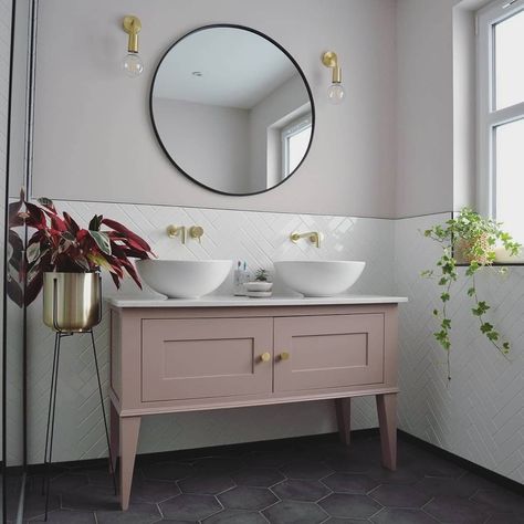 Single sink vanity