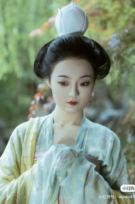 [Hanfu · 漢服]Chinese Tang Dynasty(618–907AD) Traditional Clothing Hanfu & Hairstyle Reference to Tang Dynasty Figurines Hairstyle Reference, Jin Dynasty, Hanfu Hairstyles, Li Xian, Liu Wen, History Notes, Chinese Traditional Clothing, Chinese Hanfu, Tang Dynasty