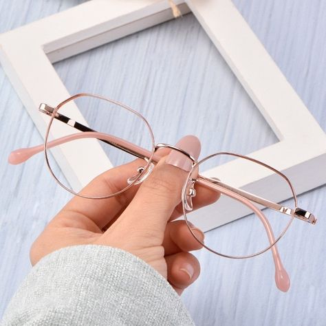 Clear Glasses Frames Women, Glasses Women Fashion Eyeglasses, Rose Gold Glasses, Cute Glasses Frames, Classy Glasses, Glasses Frames Trendy, Fancy Glasses, Womens Eyewear Frames, Glasses Trends