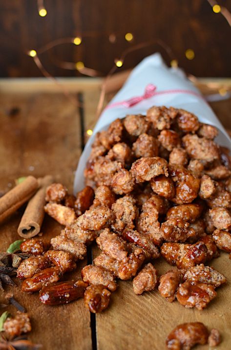 Roasted Almonds Recipe, Jul Mad, Candied Almonds, German Christmas Markets, Nut Recipes, Roasted Nuts, German Christmas, Roasted Almonds, Snacks Für Party