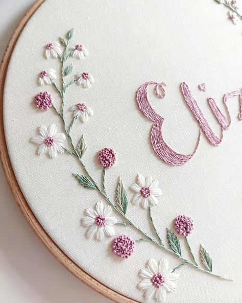 ☆KasnakHome / Needle Painting☆ (@kasnakhome) • Instagram photos and videos Embodari Design, Hoop Art Patterns, Back Stitch Embroidery Design, Baby Embroidery Ideas, Mothers Day Embroidery, Embroidery Flower Design, Needle Painting, Embroidery Hoop Art Diy, Basic Hand Embroidery Stitches