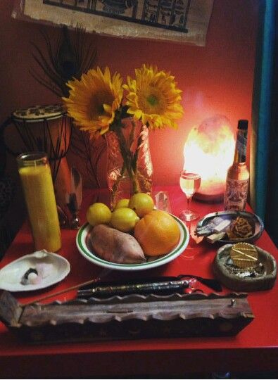 Oshun Altar (I would use 5 sunflowers though) Oshun Goddess Altar, African Altar, Ifa Altar, Oshun Offerings, Oshun Altar, Goddess Oshun, Black Witchcraft, Orisha Oshun, Oshun Goddess