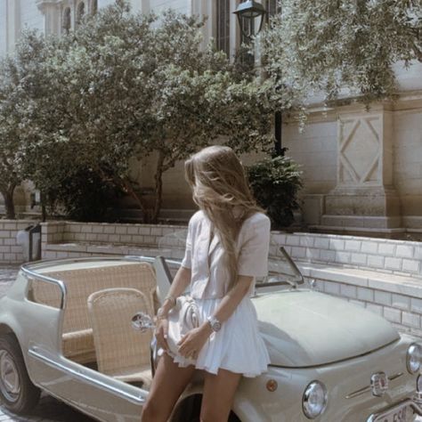 Old Money Playlist, Rich Preppy Aesthetic, Old Money Boyfriend, French Old Money, Rich Preppy, Family Playlist, East Coast Aesthetic, Old Money Fashion, Money Fashion