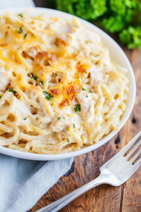 Savor the creamy comfort of chicken tetrazzini with cottage cheese, perfect for cozy gatherings or weeknight dinners. Tender chicken, al dente pasta, and rich cottage cheese create a satisfying meal everyone will love. Whether hosting guests or enjoying a homemade dinner, this dish is sure to impress!

Ingredients
1 (16-ounce) package of spaghetti
1 whole rotisserie chicken, meat removed and chopped
1 (10.5-ounce) can of unsalted cream of chicken soup
1 (10.5-ounce) can of unsalted cream of mush Whole Rotisserie Chicken, Low Calorie Pancakes, Easy Chicken Tetrazzini, Low Calorie Chicken, Chicken Tetrazzini, Spaghetti Casserole, Cottage Cheese Recipes, Chicken Meat, Comfort Dishes