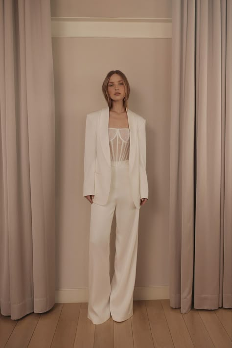 Lihi Hod Bridal Spring 2024 [PHOTOS] Wedding Guest Outfits Plus Size, Women Wedding Suit, Wedding Suit Women, Wedding Suits For Bride, Bridal Pantsuit, Bridal Pants, White Wedding Suit, Lihi Hod, Wedding Pantsuit