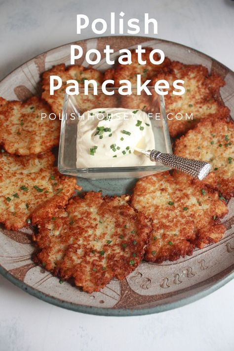 Authentic Polish Potato Pancakes - comfort food at it's best! #polish #recipe #potato Polish Potato Pancakes, Polish Recipe, Pudding Chia, Recipe Potato, Eastern European Recipes, Potato Pancakes, Potato Side Dishes, Polish Recipes, European Food