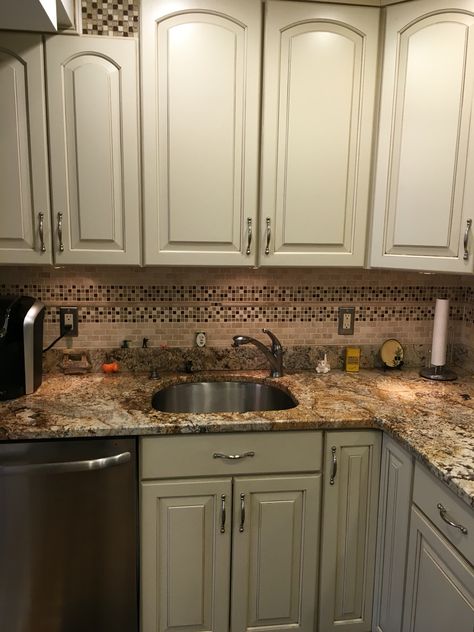 Love the cabinet / granite color combo Cabinets Colors, Grand Millennial Style, Sage Green Kitchen, Painted Kitchen Cabinets Colors, Brown Granite, Grand Millennial, Green Kitchen Cabinets, Dark Granite, Cabinet Remodel