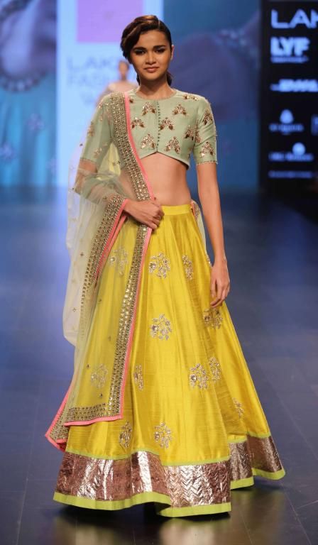 anushree-shetty-lakme-fashion-week-winter-festive-2016-1 Yellow Colour Combination, Lakme Fashion Week 2016, Half Sarees, Yellow Lehenga, Indian Bridal Lehenga, Choli Designs, Fashion Week 2016, Patiala Salwar, Indian Woman