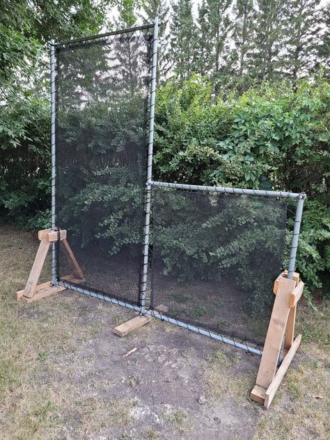 A few scraps of wood, some screws; old trampoline netting and lacing; and trampoline upright posts were used to make this DIY pitching screen. To make it more portable, you could add locking caster wheels. My teenage daughter made this with a bit of help from her dad. Volleyball Court Backyard, Outdoor Transformation, Batting Cage Backyard, Baseball Project, Old Trampoline, Michael Tattoo, Backyard Sports, Batting Cage, Baseball Ideas