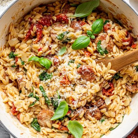 Spinach + Sun Dried Tomato Orzo with Sausage - The Natural Nurturer Sun Dried Tomato Orzo, Orzo With Sausage, Sun Dried Tomatoes In Oil, Dried Tomatoes In Oil, Orzo Spinach, Gluten Free Orzo, Tomatoes In Oil, Tomato Orzo, Natural Nurturer