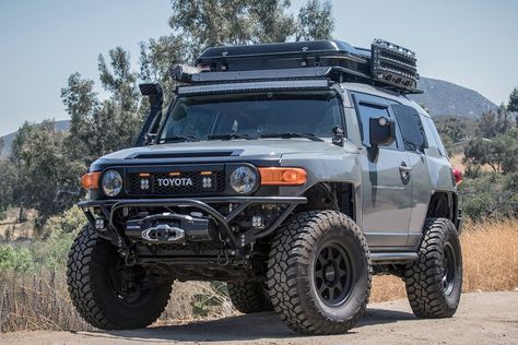 Fj Cruiser Off Road, Method Wheels, Shtf Vehicle, Fj Cruiser Mods, New Toyota Land Cruiser, Toyota Cruiser, Off Road Bumpers, Overland Truck, Expedition Truck