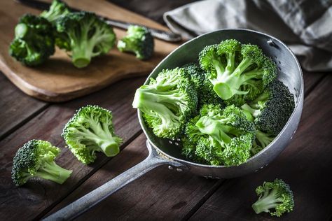 Eating more vegetables is perhaps the simplest and most effective way to enjoy a healthier diet. It's also an ideal food group to focus on when you want to add variety to your meals. Ever notice that the produce section is the biggest in the market? Among those bounteous displays of veggies are ... High Protein Vegetables, Good Brain Food, Broccoli Benefits, How To Cook Broccoli, Olive Recipes, Quick Dishes, Fresh Broccoli, Herbal Teas, Broccoli Recipes