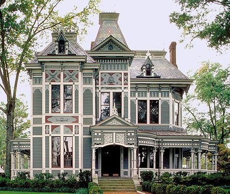 big houses with big porches Victorian House Colors, Victorian Style House, Victorian Style Homes, Victorian Mansions, Casas Coloniales, Painted Ladies, Victorian Houses, Victorian Architecture, Victorian House