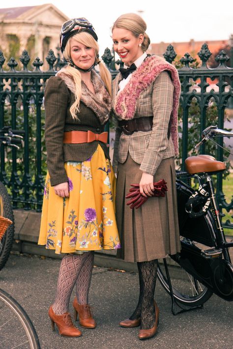 Tweed Ride, Librarian Style, Tweed Run, Lindy Hop, Cycle Chic, Cute Skirt, Bike Style, 1940s Fashion, Cute Skirts