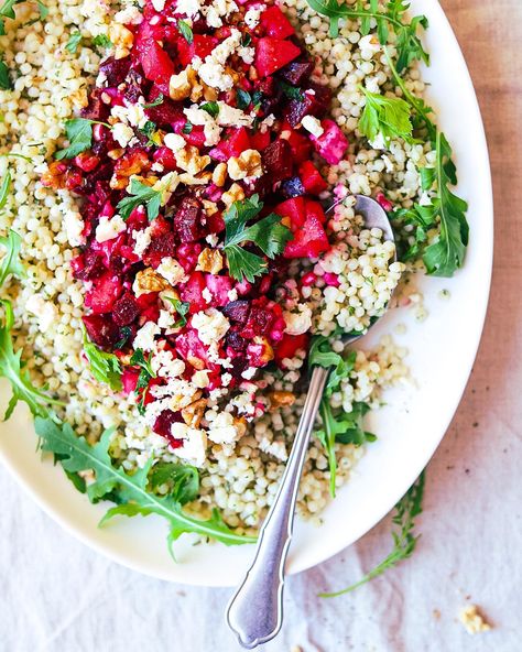 This Pearl or Isreali Couscous is a tasty and great way of incorporating another type of pasta into a salad or meal. Just with a few simple ingredients and the right seasoning, you have yourself a delicious and easy meal! Russian Beet Salad, Type Of Pasta, Vegan Steak, Pearl Couscous, Salad Vegan, Vegan Burger, Vegan Burgers, Beet Salad, Creamy Sauce