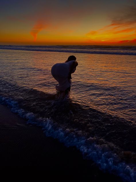 Peaceful Aesthetic Black Women, Beach Black Women, Beach Pictures Black Women, Dark Beach, Black Sunset, Beach Instagram Pictures, Photoshop Ideas, Cats Photos, Quiet Storm