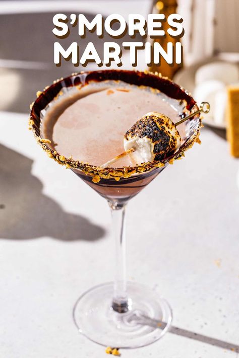 S'Mores Martini Frozen Chocolate Martini, Creamy Halloween Cocktails, Toasted Marshmallow Espresso Martini, S’more Martini, Smores Espresso Martini, S’mores Cocktail Recipe, S’mores Martini Recipe, S’mores Martini, Smore Martini