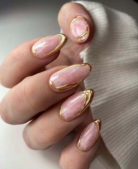 Nail Extension Marble Designs, Gold Circle Nails, Pink Gold Chrome Nails, Marble With Gold Nails, Pink And Gold Chrome Nails, Simple Nail Extension Design, Chrome Line Nails, Chrome Marble Nails, Marble Chrome Nails