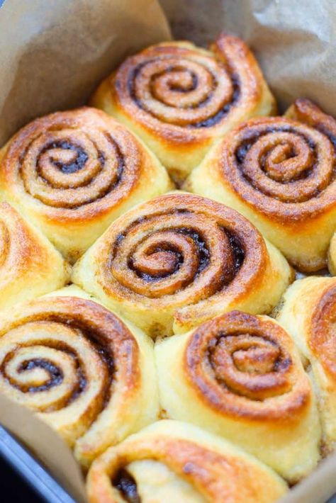 Easy Keto Cinnamon Rolls (Sugar Free, Gluten Free & Low Carb) Cinammon Roll Cake, Keto Fall Desserts, Cinnamon Rolls Keto, Protein Cinnamon Rolls, Low Carb Frittata, Keto Cinnamon, Cinnamon Donuts, Keto Cinnamon Rolls, Low Carb High Protein