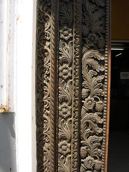 door carved panels Carving Designs Door, Temple Doors, Teak Wood Main Door Carving Design, Double Door Carving Design Wood, Hand Carved Doors Beautiful, Teak Wood Carving Door, Indian Doors, Indian Home Interior, Art Furniture Design