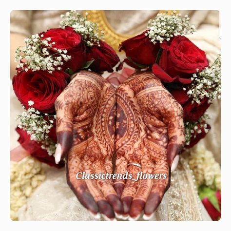 Real Rose Jewellery For Haldi, Nikah Flower Jewellery, Red Rose Flower Jewellery For Haldi, Red Gajra Hand, Flower Bracelet Wedding Pakistani, Real Flower Jewelry For Bride, Flower Bangles Wedding, Fresh Flowers Jewellery, Red Flower Jewellery