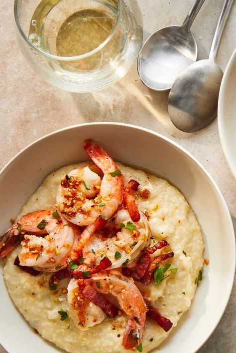 These fantastic Bobby Flay recipes include sweet-and-spicy honey mustard chicken, smoky shrimp and grits, buttery grilled oysters, and more from the TV chef and grilling expert. Cheesy Grits Recipe, Shrimp And Cheese Grits, Cheddar Grits, Shrimp N Grits Recipe, Bobby Flay Recipes, Grilled Turkey Burgers, Grilled Oysters, Comforting Dinner, Cheesy Grits