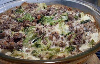 Click to see a close-up Hamburger Broccoli, Hamburger Keto, Casserole Hamburger, Keto Hamburger, Alfredo Casserole, Low Carb Menus, Broccoli Alfredo, Atkins Recipes, Low Carb Casseroles