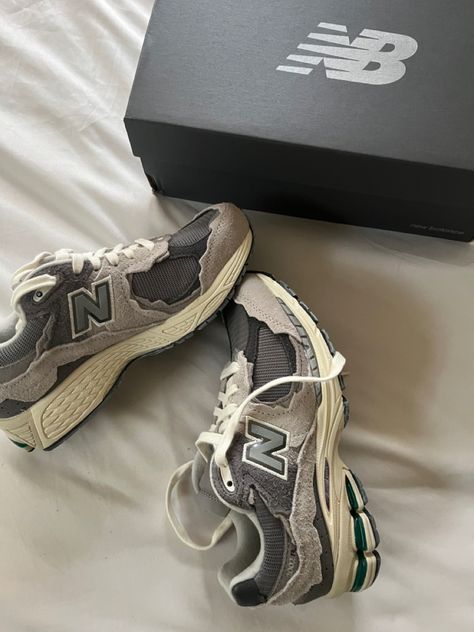 New Balance 2000r, Nike Air Jordan Shoes, Winter Must Haves, Handbag Essentials, Rain Cloud, Hype Shoes, Aesthetic Shoes, Swag Shoes, Air Jordan Shoes