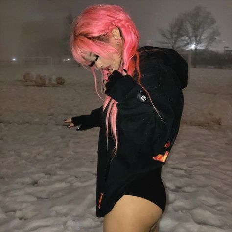 Pretty Sick, Hot Pink Hair, Pic Pose, Hair Dye Colors, Cute Poses For Pictures, Alternative Girls, Swaggy Outfits, Hair Inspo Color, Discord Server