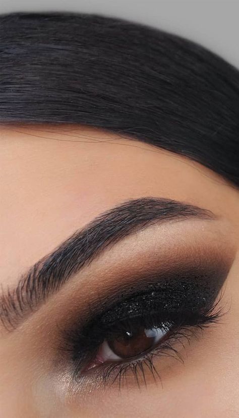 Eye Makeup Trends, Brown Eyeshadow Looks, Black Smokey Eye Makeup, Glam Eye Makeup, Ball Makeup, Black Eye Makeup, Everyday Eye Makeup, Dark Eye Makeup, Black Smokey Eye