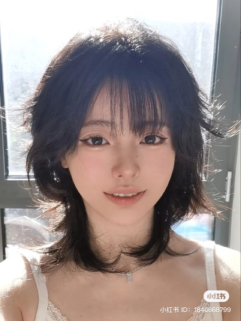 Asian Woman With Short Hair, Short Hair Styles Female, Short Hairstyle Asian Women Round Faces, Genshin Haircuts Irl, Hair Styles For Short Hair Ideas, Lumine Haircut, Jelly Fish Hair Cuts, Short Jellyfish Cut, Bob Wolf Cut