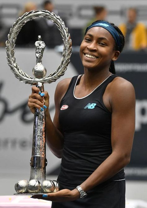 13 October 2019: Coco Gauff became the youngest player to win a WTA title since 2004 when she beat former top-five player Jelena Ostapenko 6-3 1-6 6-2 to win the Upper Austria Ladies Linz competition on Sunday. Coco Gauff, Tv Presenter, Venus Williams, Bottle Of Wine, Sport Tennis, Womens Tennis, Girls Rock, Wimbledon, Tennis Players