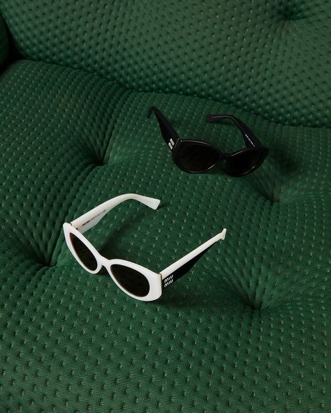 miu miu - zhongjiasun Miu Miu Glasses, Glasses Inspiration, Prada Eyewear, Miu Miu, Sunglasses, Photography