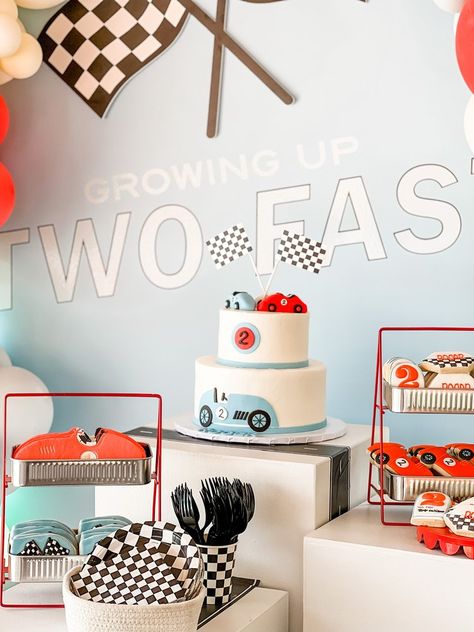 Car 2nd Birthday Party, 2nd Birthday Cake Boy, Hot Wheels Themed Birthday Party, Vintage Race Car Party, Vintage Car Birthday, Bday Themes, Hotwheels Birthday Party, 2nd Birthday Party For Boys, Vintage Birthday Parties