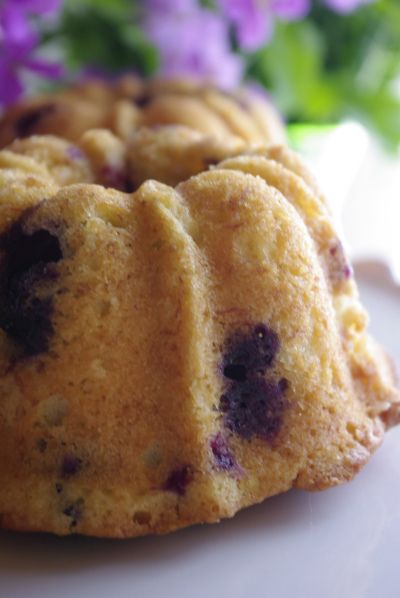 Blueberry Bundt Cake Recipes, Work Desserts, Blueberry Bundt, Blueberry Bundt Cake, Banana Bundt, Blueberry Pound Cake, Gingerbread Cheesecake, Blueberry Tea, Blueberry Banana Bread