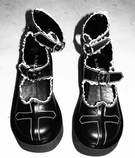 Dr Shoes, Funky Shoes, Shoe Inspo, Swag Shoes, Pretty Shoes, Dream Shoes, Gothic Lolita, Lolita Fashion, Dream Clothes